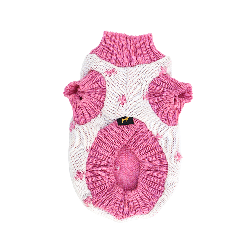 Suéter con flor tejida