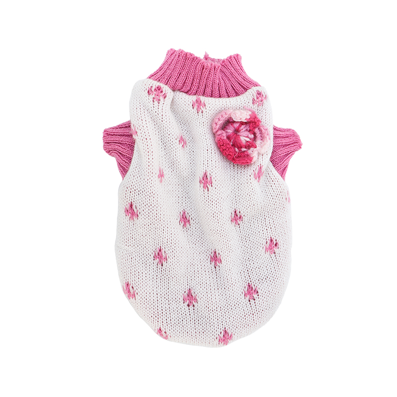 Suéter con flor tejida